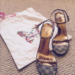 Authentic classic studded Gucci sandals!