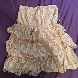 Strapless nude lace shirt