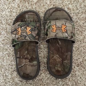 Camo Under Armour sanders