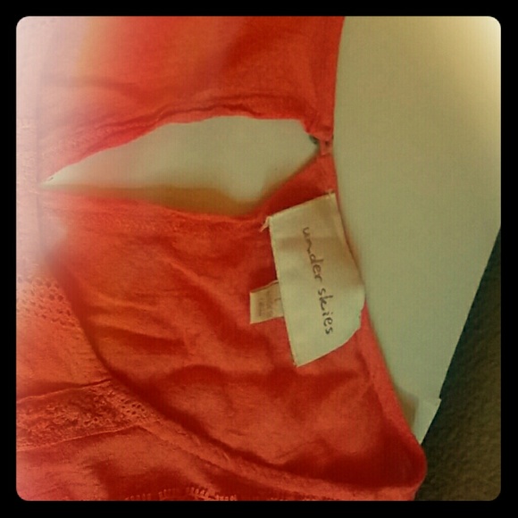 Sleevless box cut peach shirt