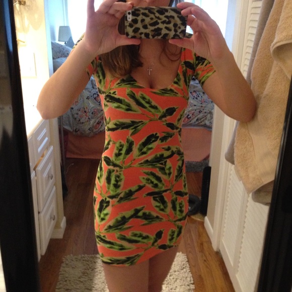 Orange leaf dress - Picture 4 of 4