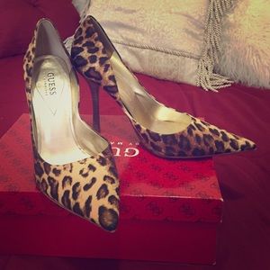 Guess Leoard pumps