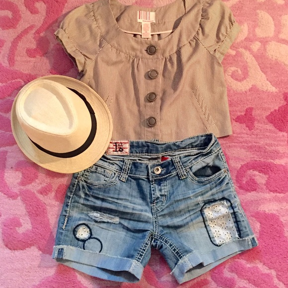 Patch denim shorts