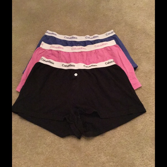 4 calvin Klein pairs