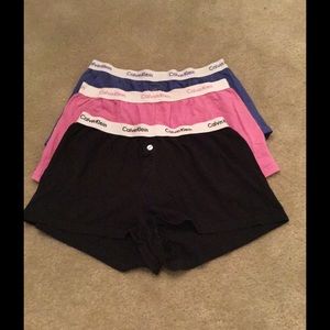 4 calvin Klein pairs