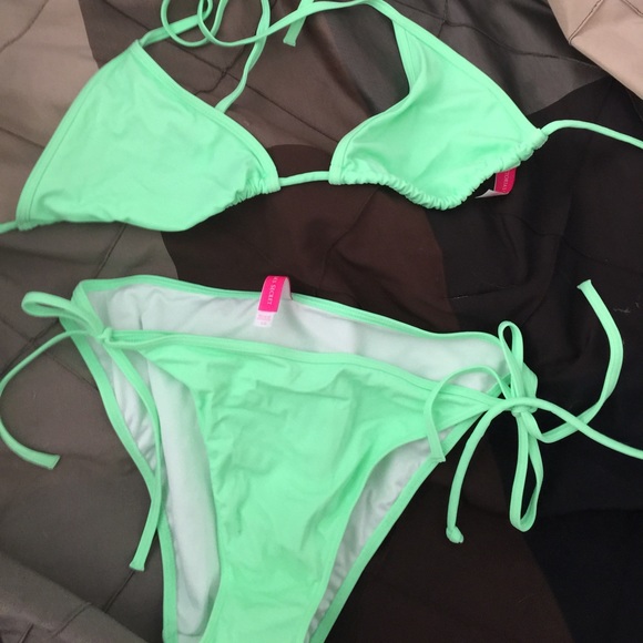 Mint VS bikini