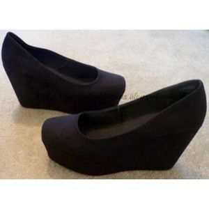 Black Wedges