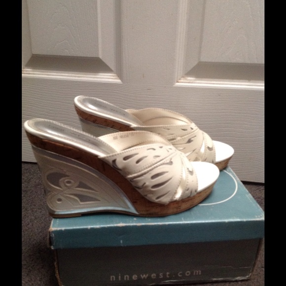 Nine West wedge sandals - Picture 3 of 3