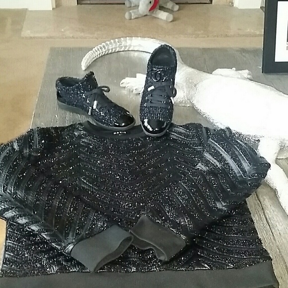 Sweatshirt - Picture 2 of 2