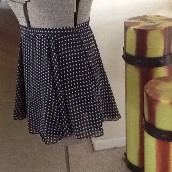 A polka dotted skirt from BCBG - Picture 2 of 3
