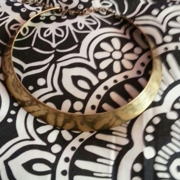 Gold choker