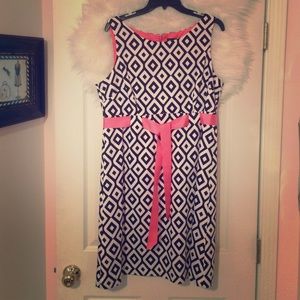 Black and white print sheath dress