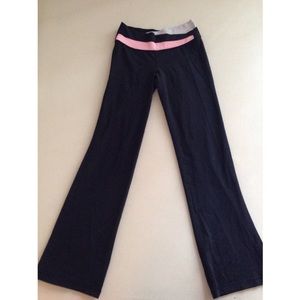 Lululemon black Groove yoga pants