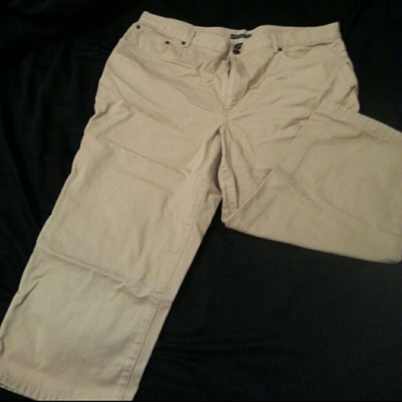 Tan capri