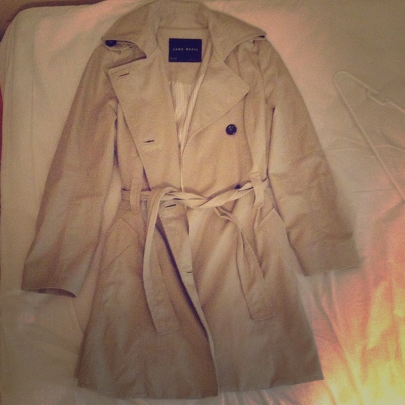 SOLD!! Basic Zara trench coat