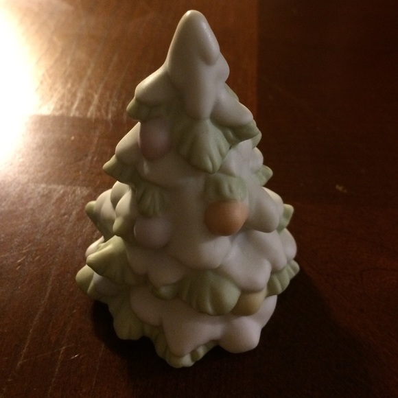 Precious moments: sugar town single tree