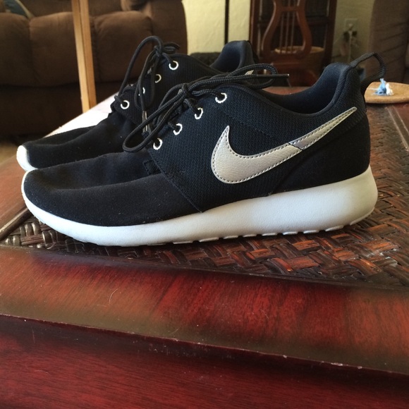 Black nike running shoes