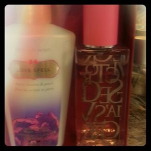 VS love spell &Body by Victoria fragrance mist