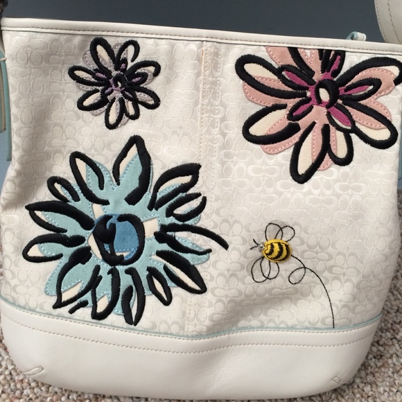 Auth Coach spring bag