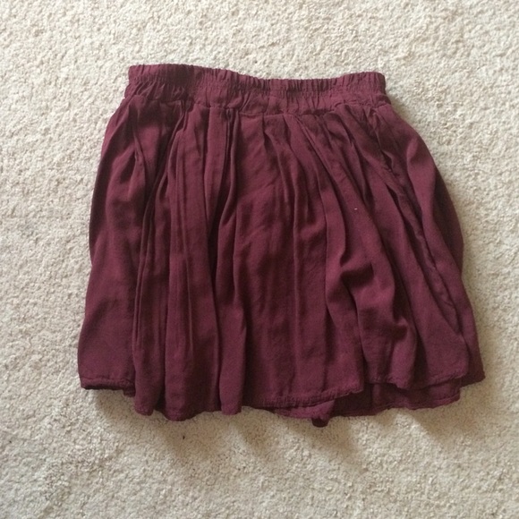 Brandy Melville maroon skirt