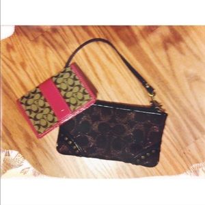 ✨Coach wristlet and card holder bundle! ✨