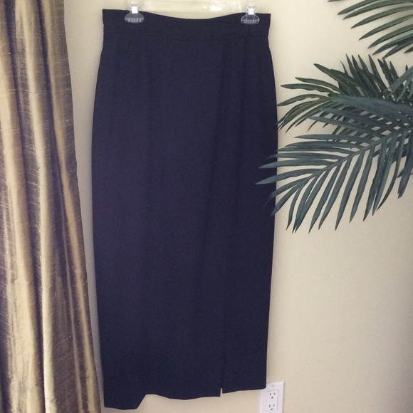 KGR Dresses & Skirts - 🎉 Stunning, 100% Wool, Black Long Skirt 🎉