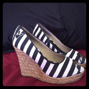 Striped peeptoe woven wedges
