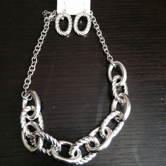 Silver Tone Link Chain Necklace