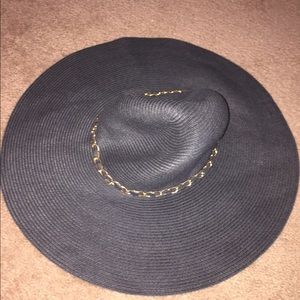 Black floppy beach hat