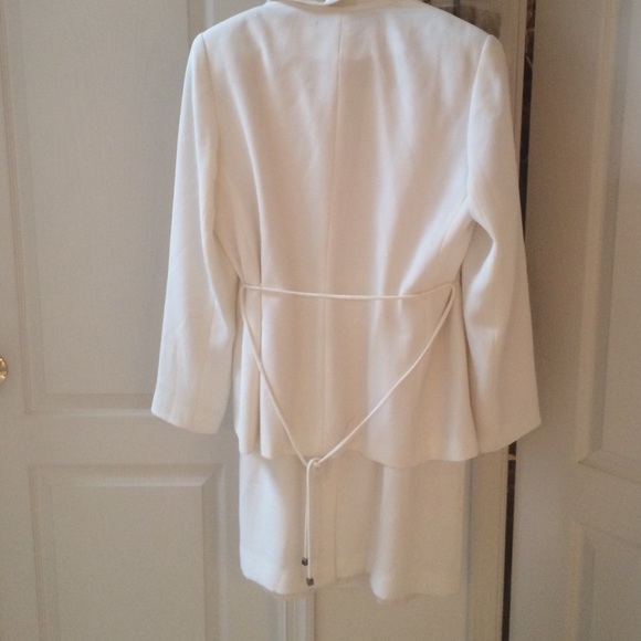 Suit - Picture 3 of 4