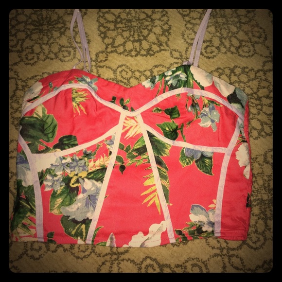 Like new‼️ perfect summer cropped top