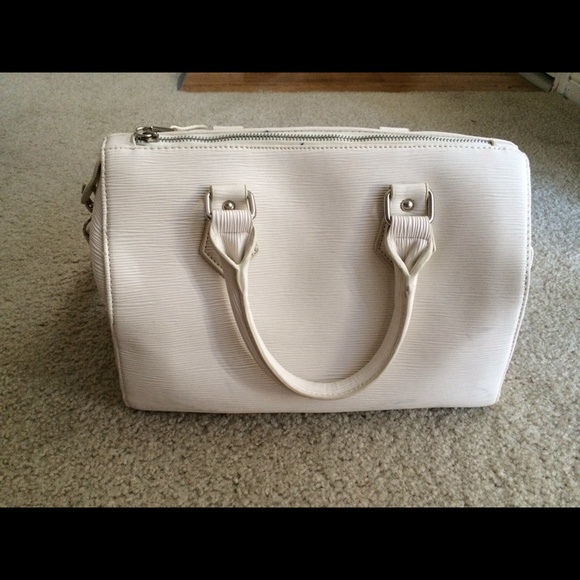JustFab Handbags - JustFab white shoulder bag with top handles