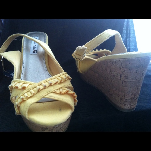 Yellow American Eagle Wedge Size 10