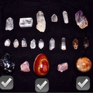 Three mineral eggs || reserved