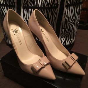 Gorgeous Nude pumps.