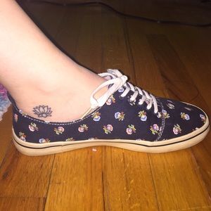 American Eagle Sneakers