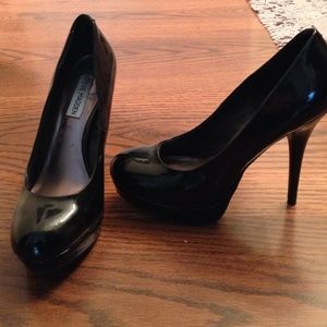 Black pumps