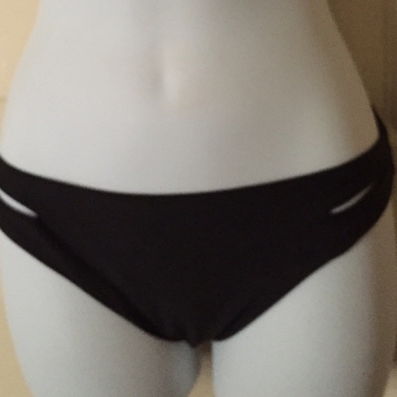 Nice two piece fringe bikini - Picture 2 of 3