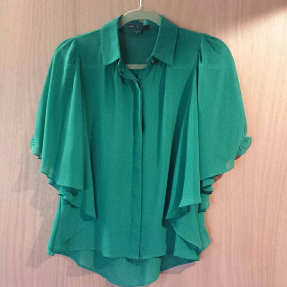 SOLD Green billow sleeve top