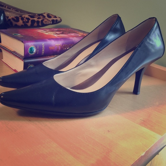 Classic black leather Pumps