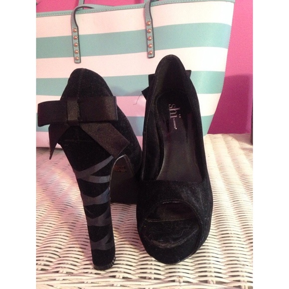Black Bow High Heels - Picture 1 of 1