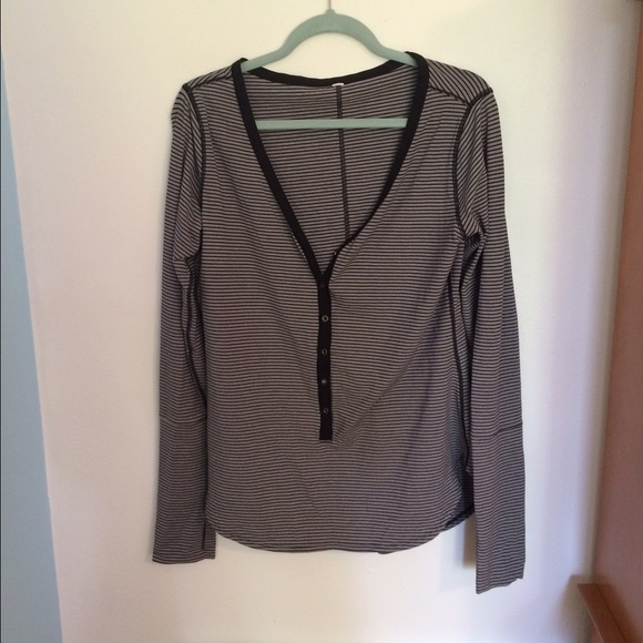 Awesoma lululemon Henley size 12