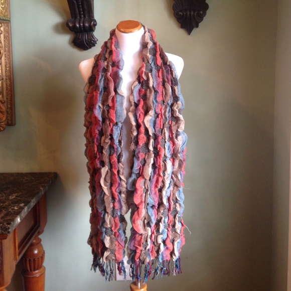 Ruffled Scarf, like new, worn a few times - Picture 1 of 4