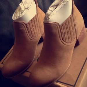 Suede Tan Chelsea Booties size 7
