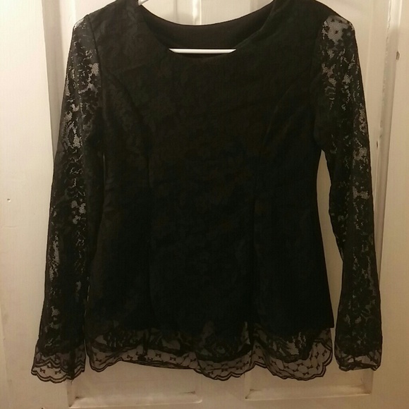 Black lace high/low top Sm