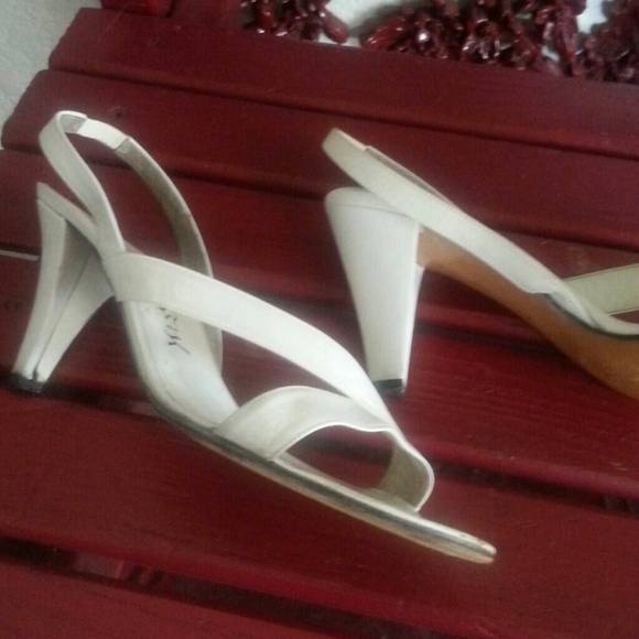 SHOES - Picture 2 of 4