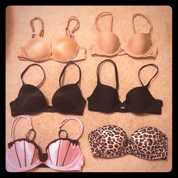 Lot of 32B bras -like new!
