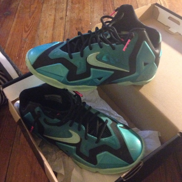 Lebron James - Picture 2 of 4