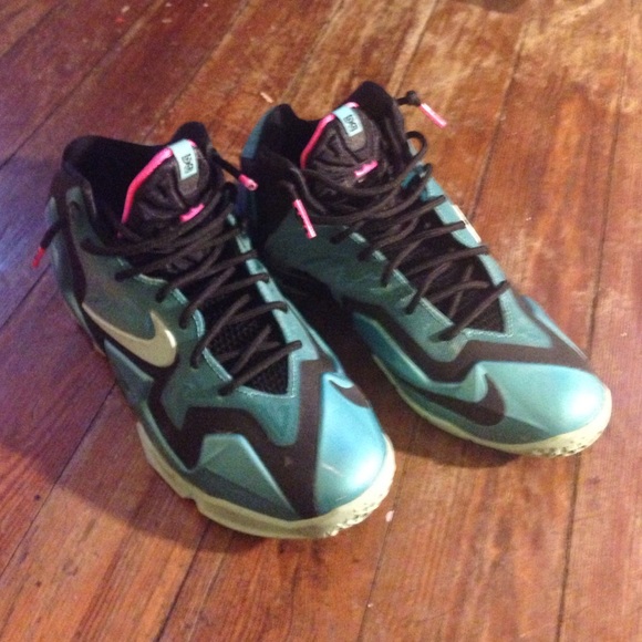 Lebron James - Picture 3 of 4