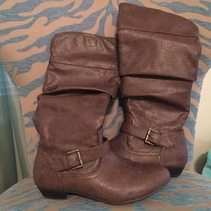 🎉sale🎉Brown boots with gold buckle